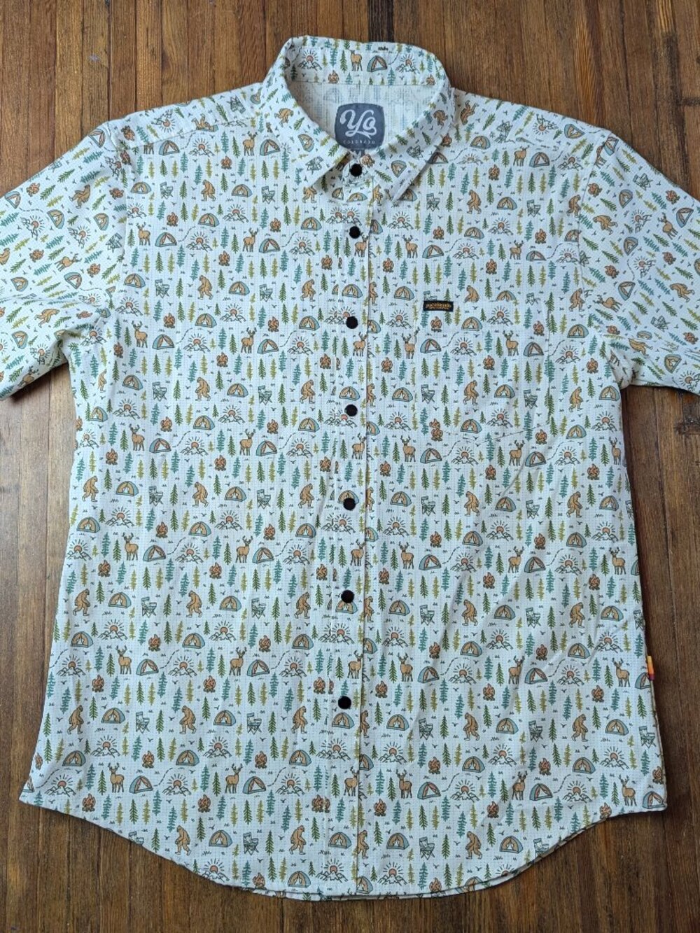 YoColorado Bigfoot Camping Shirt Men’s Medium Sasquatch Outdoor Print Button Up